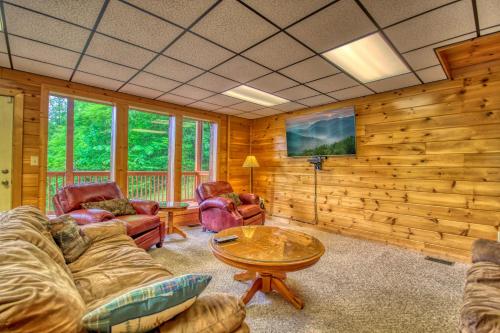 Redneck Ritz #724 by Aunt Bug's Cabin Rentals - image 6