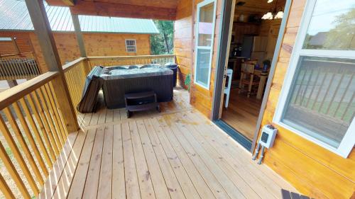 River Getaway #2326 by Aunt Bug's Cabin Rentals - image 10