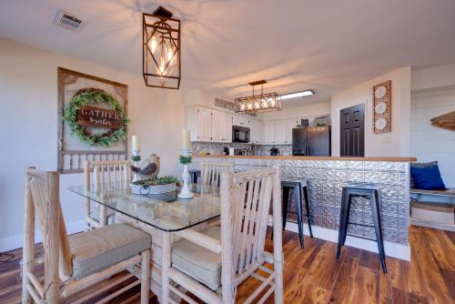 Canyon Lake Vacation Rental with Lake Views in Canyon Lake, USA