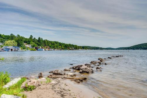 Modern Harveys Lake Apartment with Beach Access! in Harveys Lake, USA