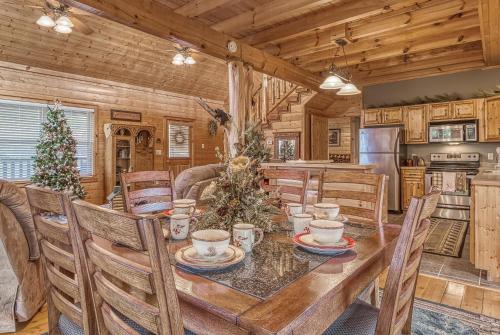 Sugar Bear #268 by Aunt Bug's Cabin Rentals - image 2