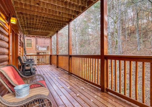 Whispering Creek #302 by Aunt Bug's Cabin Rentals - image 2