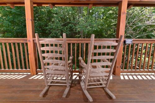 Whispering Creek #302 by Aunt Bug's Cabin Rentals - image 6
