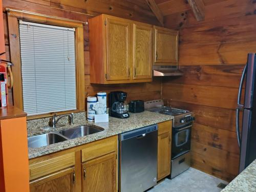 Wild Thing #1525 by Aunt Bug's Cabin Rentals - image 14