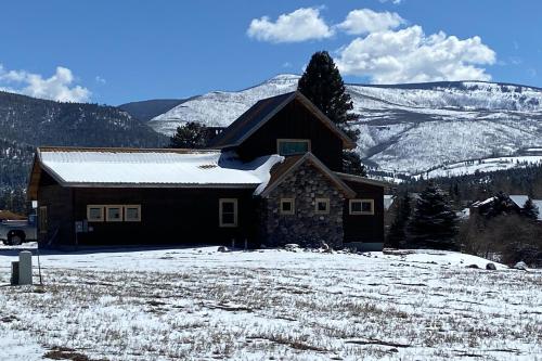 Pine Croft on the Rio Grande in South Fork, USA
