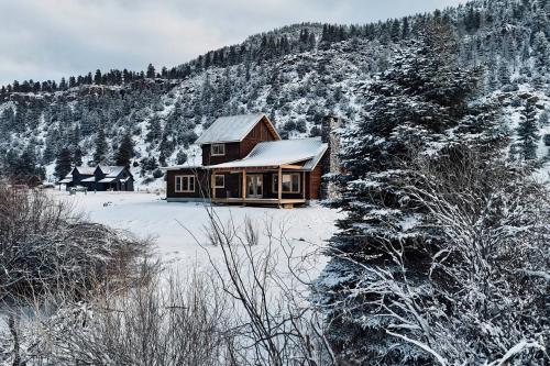 Pine Croft on the Rio Grande in South Fork, USA