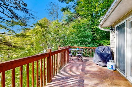 Romantic Lake Retreat in Topton, USA