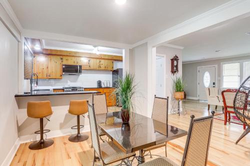 Fully Renovated Home about 1 Mi to Downtown Hammond! in Hammond, USA