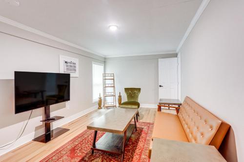 Fully Renovated Home about 1 Mi to Downtown Hammond! in Hammond, USA