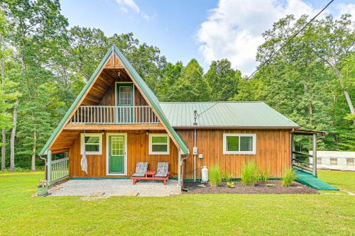 . 5 Mi to Cave Run Lake: Wellington Cabin w/ Deck!