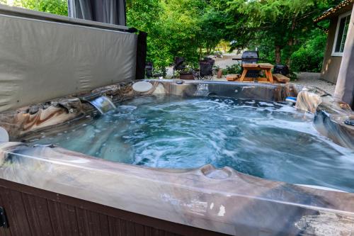 Barefoot Villas and Retreat in Christina Lake (BC)