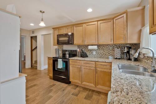 Spacious 3 bedroom home 3 miles to DT in Nashville, USA