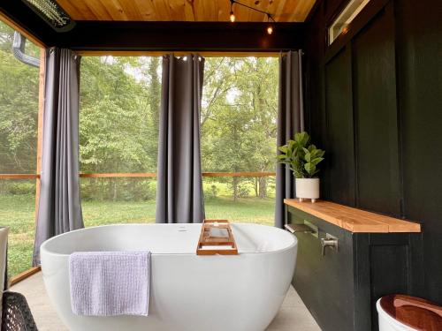 Luxurious Villa with Outdoor Bathtub in Sevierville, USA