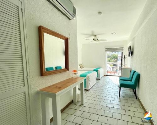room detail thumbnail 2