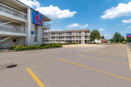 Motel 6-Rolling Meadows, IL - Chicago Northwest in Rolling Meadows, USA