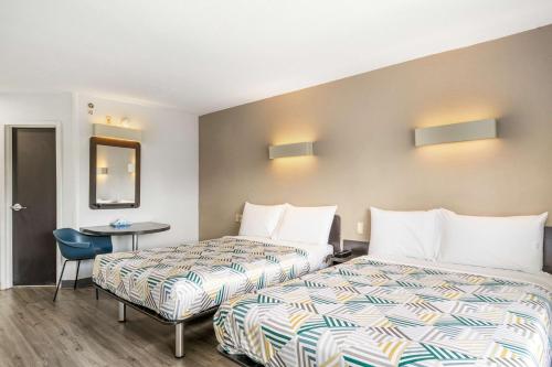 2 double beds