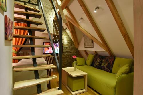Villa Natural Wood