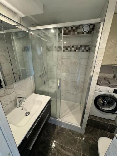 Beau studio neuf, vue Marina Beau studio neuf, vue Marina