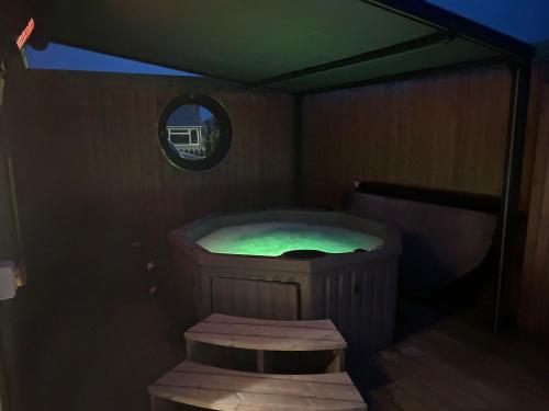 Humberston Boathouse Lodge & Hot Tub - Cleethorpes Beach Cabin Chalet in Humberston