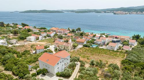 Apartments with a parking space Kuciste - Perna, Peljesac - 10161 - Kučište