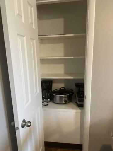 Akron 2 Bed & 1 Bath Close to everything - image 13