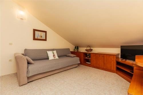 Apartments by the sea Brela Makarska - 20708 - image 3