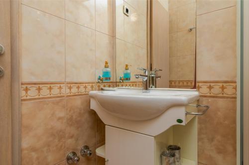 Two-Bedroom Apartment with Terrace and Sea View image 10