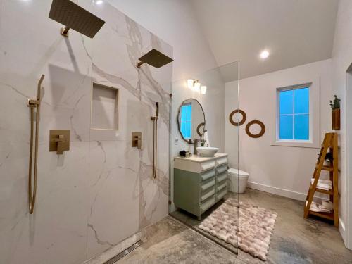 Two Person Villa with outdoor bathtub in Sevierville, USA