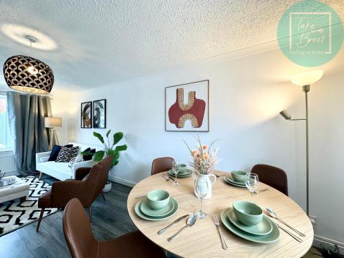 Létesítmények, Stylish 3-Bedroom St Helens Home with Parking & Wi-Fi in Parr