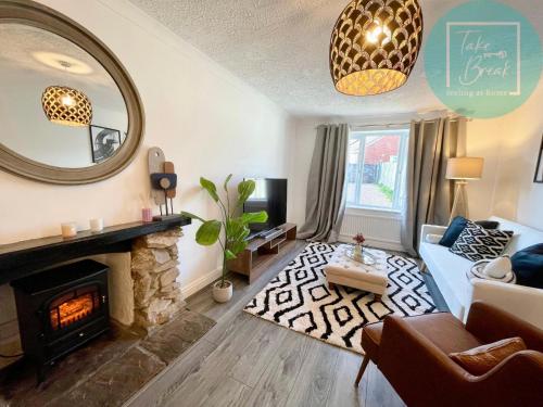 Stylish 3-Bedroom St Helens Home with Parking & Wi-Fi in Parr