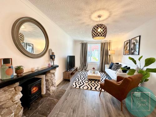 Stylish 3-Bedroom St Helens Home with Parking & Wi-Fi in Parr