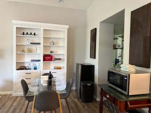 YoBee! Park Reservation Included! Heart of Yosemite - Homey Studios and Breakfast YoBee! Park Reservation Included! Heart of Yosemite - Homey Studios and Breakfast