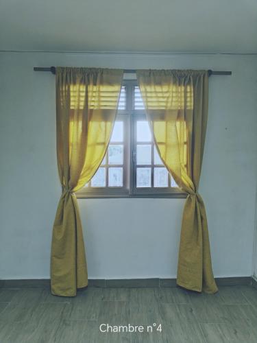 Haut de villa creole, vue sur mer in Baillif