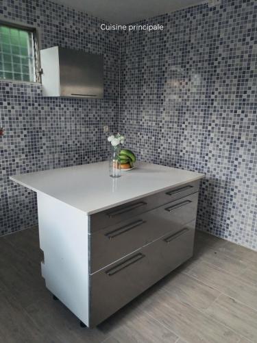 Haut de villa creole, vue sur mer in Baillif