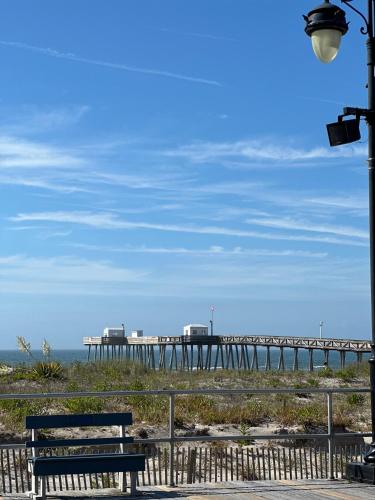 The Heart of Ocean City - Walk to beach, shopping and restaurants