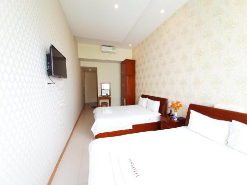Family Room with Side Sea View image 3