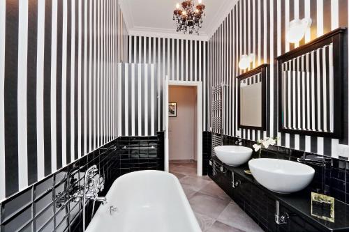 Monti Apartments - My Extra Home - Tap to explore photos
