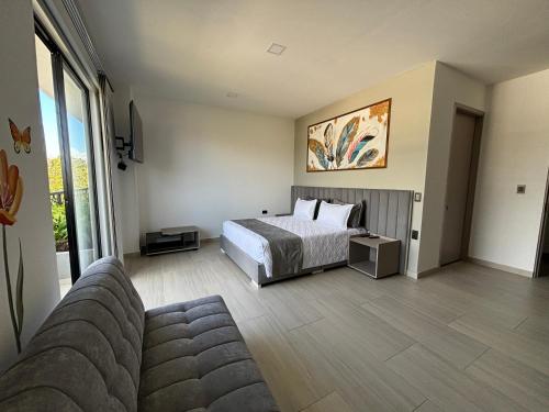 1 king bed, 1 sofa bed