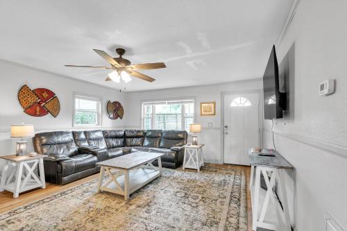 Walking distance to Johnson Field and WNC Air Museum- Hendersonville, NC home in Hendersonville, USA