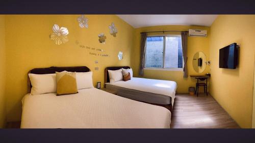 2 queen beds