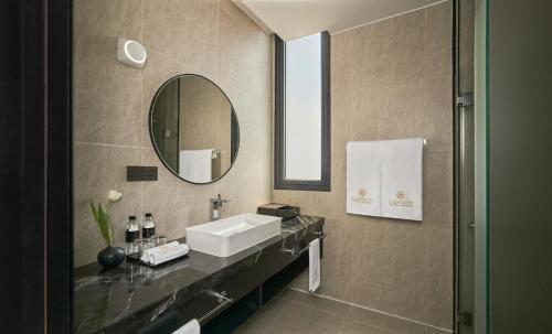 room detail thumbnail 2