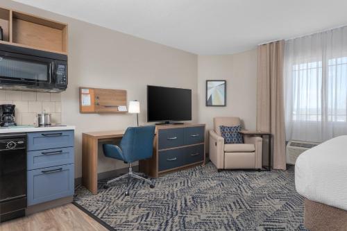 Candlewood Suites La Crosse an IHG Hotel - image 10