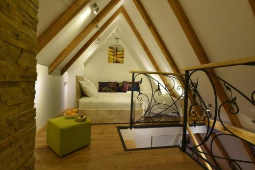 Villa Natural Wood
