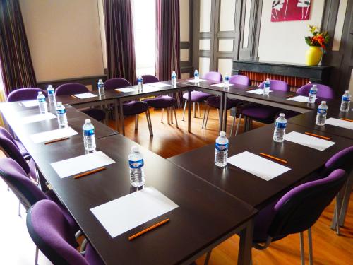 กิจกรรม, คีเรียด์ชาลอนเซอร์เซาโอเน่เซ็นเตอร์ (Kyriad Chalon sur Saone Centre) in ชาลง-ซูร์-โซน