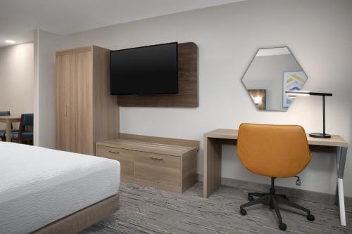 Holiday Inn Express & Suites by IHG Chambersburg an IHG Hotel - image 12