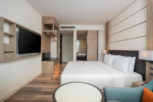 Standard Double Room, 1 King Bed image 7