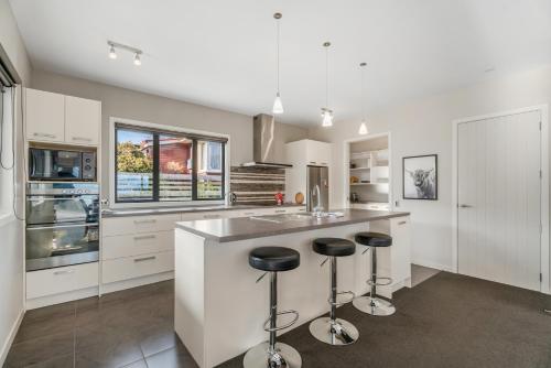 Frankton Arm Vista - Queenstown Holiday Home - image 8