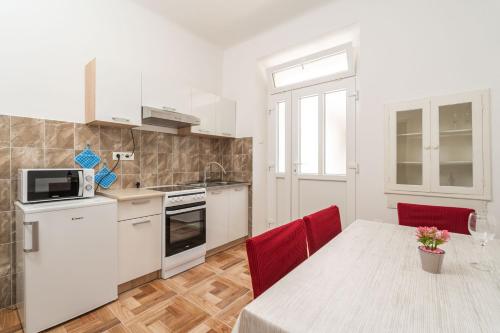 Two-Bedroom Apartment with Terrace image 4