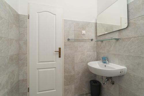 Two-Bedroom Apartment with Terrace image 10