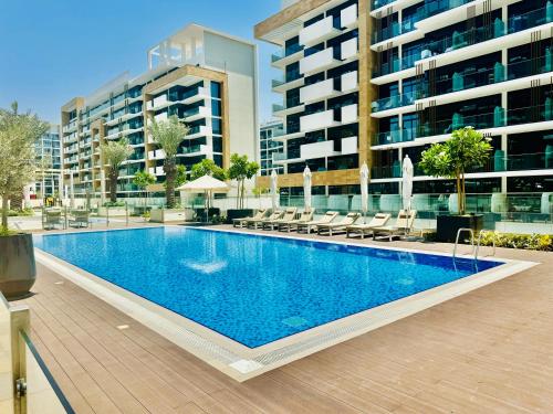 Venduras - Modern Chic Studio in Azizi Riviera, Dubaj
